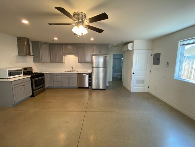 Building Photo - 1540 Park St