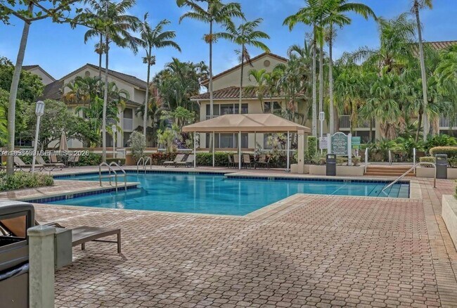 Building Photo - 4201 Glenmoor Dr