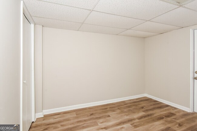 Building Photo - 598 Oakside Dr SW