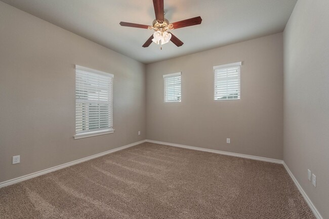 Building Photo - Available August 2026! GORGEOUS 5/5.5 HOUS...