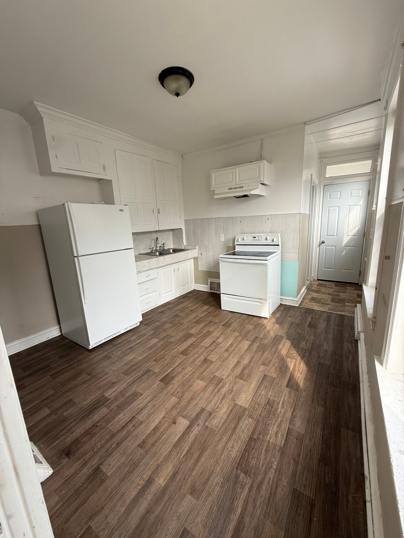 Kitchen - 909 N 5th St