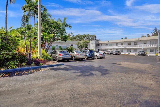 Building Photo - 1860 Venice Park Dr