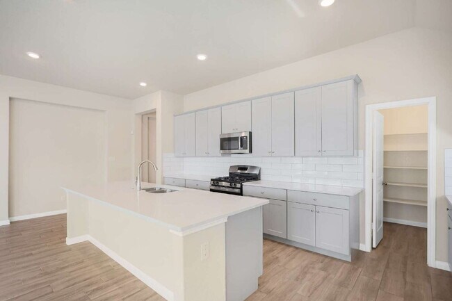 Building Photo - Beautiful 4-Bed, 3-Bath Single-Story Home ...