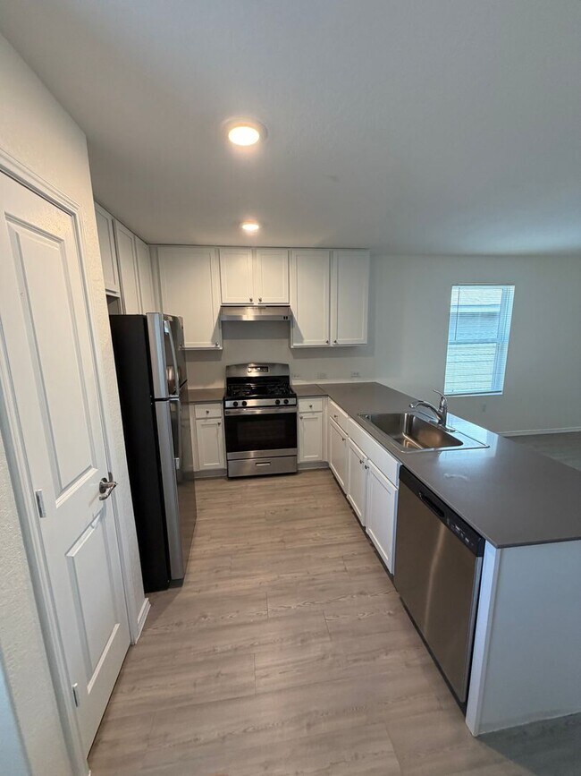 Building Photo - Beautiful VIDA Home Available Now – 2 Weeks FREE Rent!