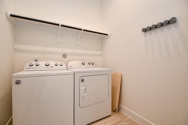 Building Photo - 7319 Bayberry Crescent Ln