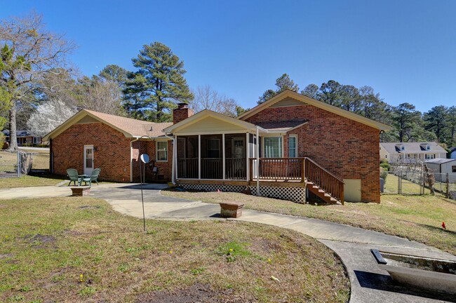 Building Photo - Charming 3-Bedroom Home with Screened Porc...