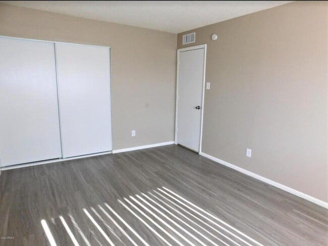 Building Photo - 4024 W Reade Ave