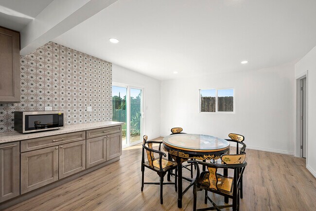 Building Photo - 3352 Altadena Ave