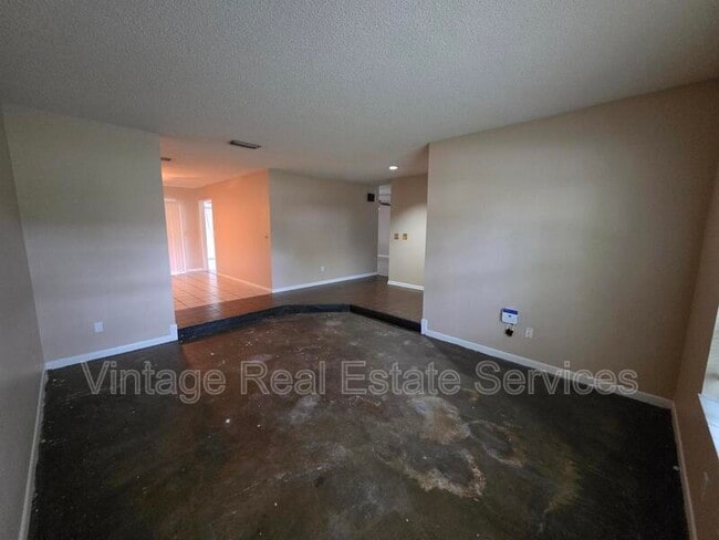 Building Photo - 4604 Landscape Dr