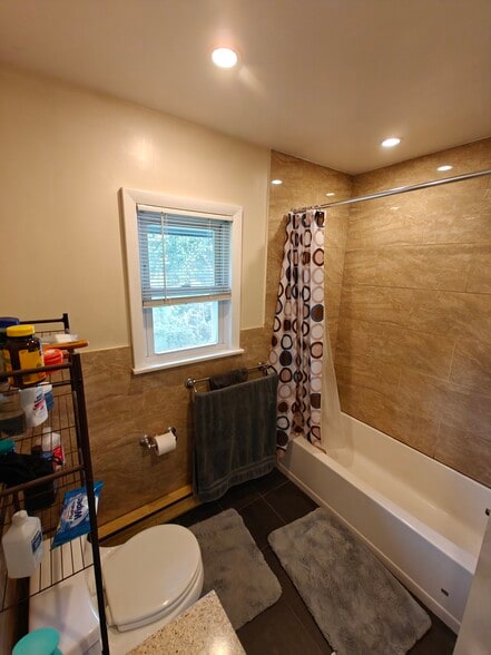 Upstairs bathroom cont. - 29 Peter Way