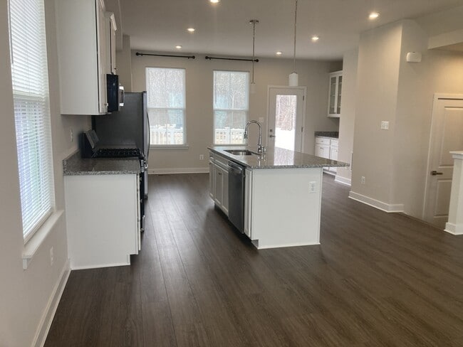 Building Photo - 1951 Bellac Wy