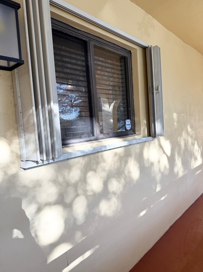 Building Photo - 930 SW 9th St Cir