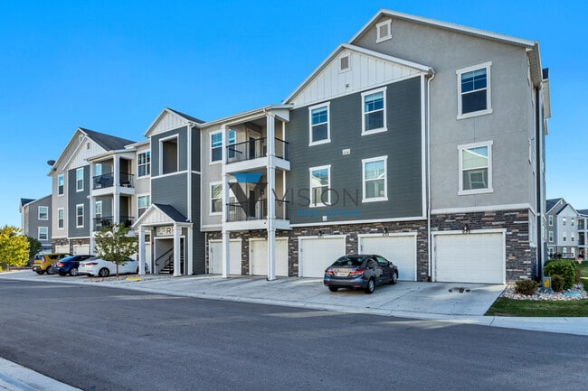 Primary Photo - 627 N Sun Peak Dr