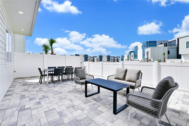 Building Photo - 7740 Sandy Ridge Dr
