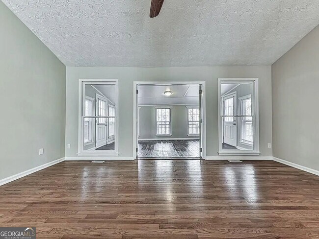 Building Photo - 2189 Chartwell Dr