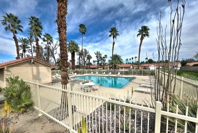 Building Photo - 40329 Sagewood Dr