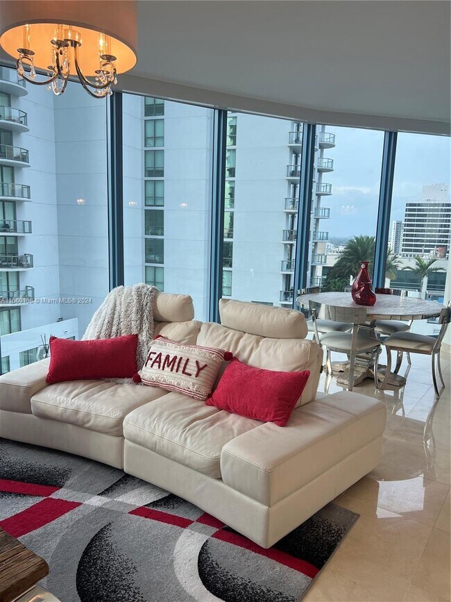 Building Photo - 333 Las Olas Way