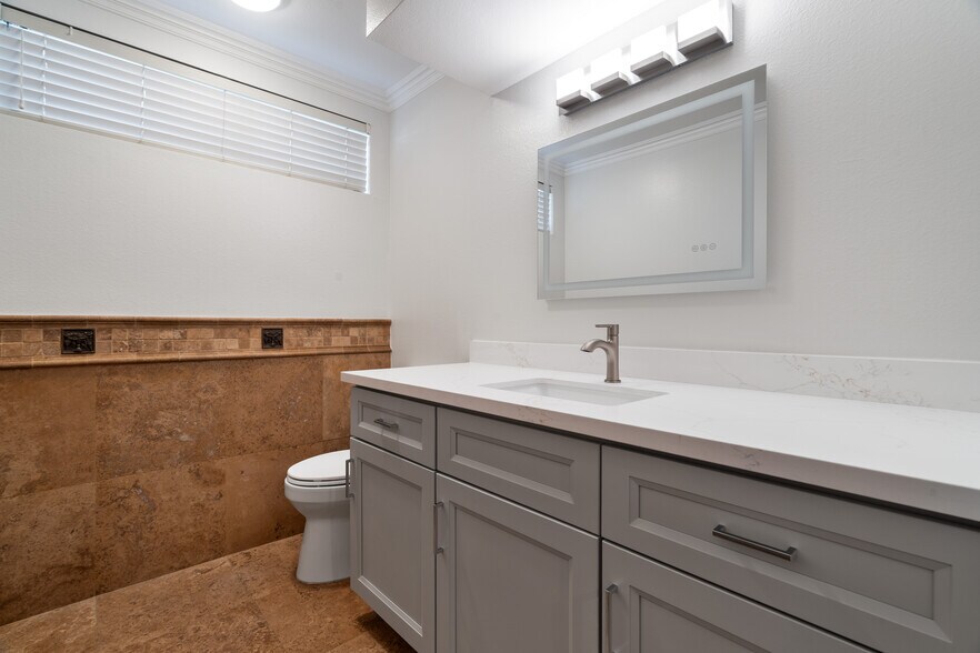 Building Photo - 6143 Lake Lindero Dr