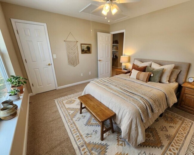 Building Photo - 1594 Overview Cir SW