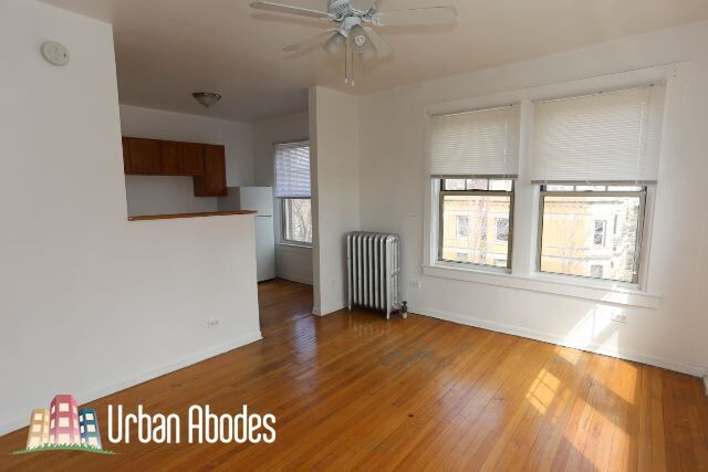 Building Photo - 3257 W Wrightwood Ave