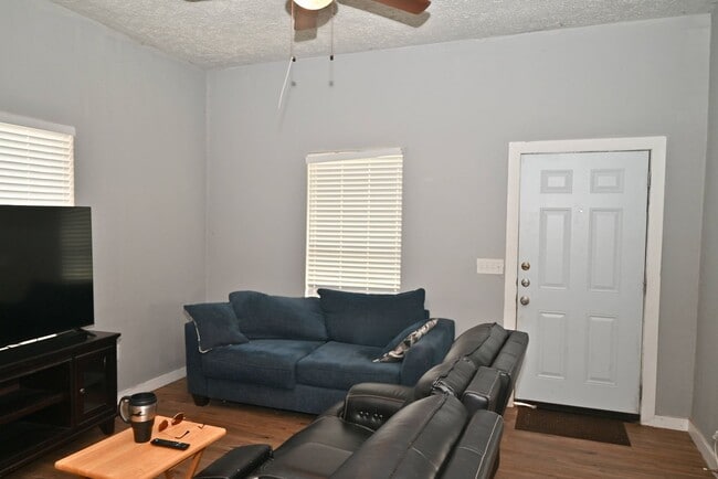 Building Photo - 1908 10th St