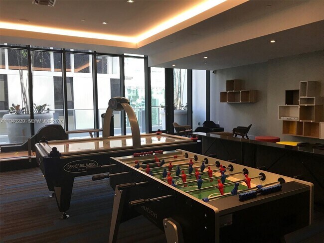 Building Photo - 1010 Brickell Ave