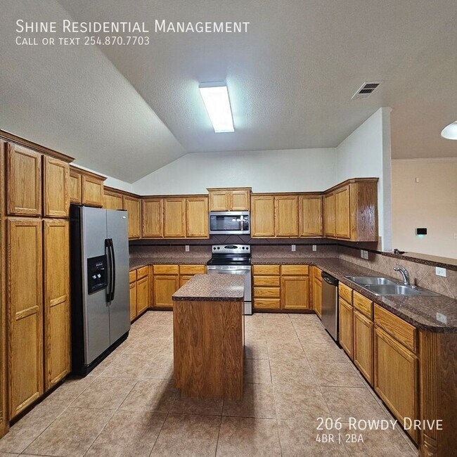 Building Photo - 206 Rowdy Dr