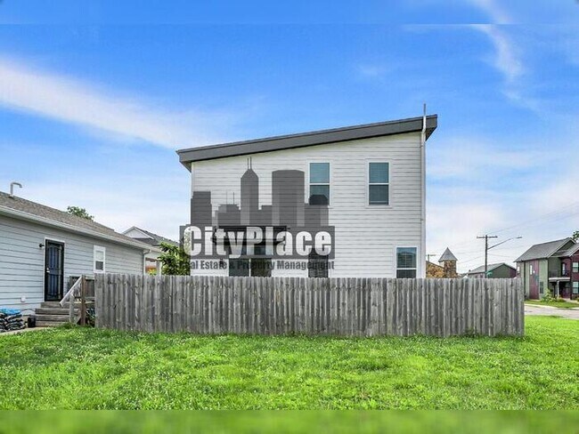 Building Photo - 2008 Yandes St