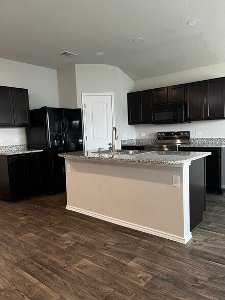 Building Photo - 5725 Shanjia Dr