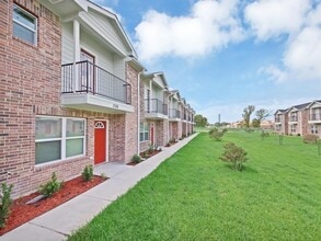 Building Photo - 226 Woodridge Ln