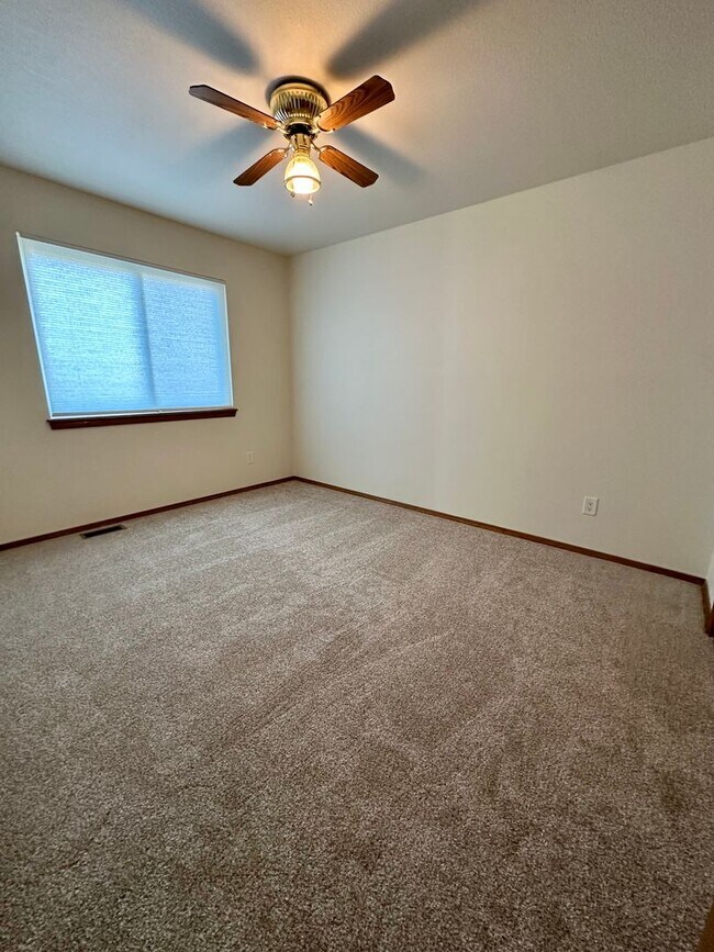 Building Photo - BEAUTIFULLY UPDATED 3BD HOME NEAR FORT CARSON