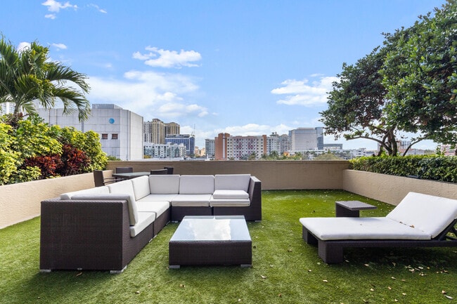 Building Photo - 410 Evernia St