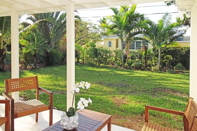 Building Photo - 221 Princeton Dr