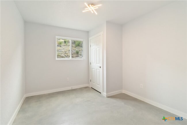 Building Photo - 462 Ledgeview Dr