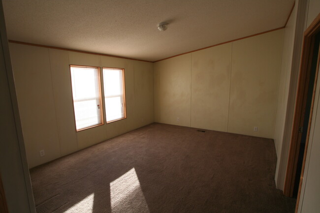 Building Photo - 3 bedroom 2 bathroom manufactured home