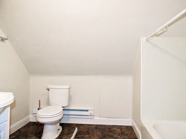 Building Photo - 1656 Eddington Rd