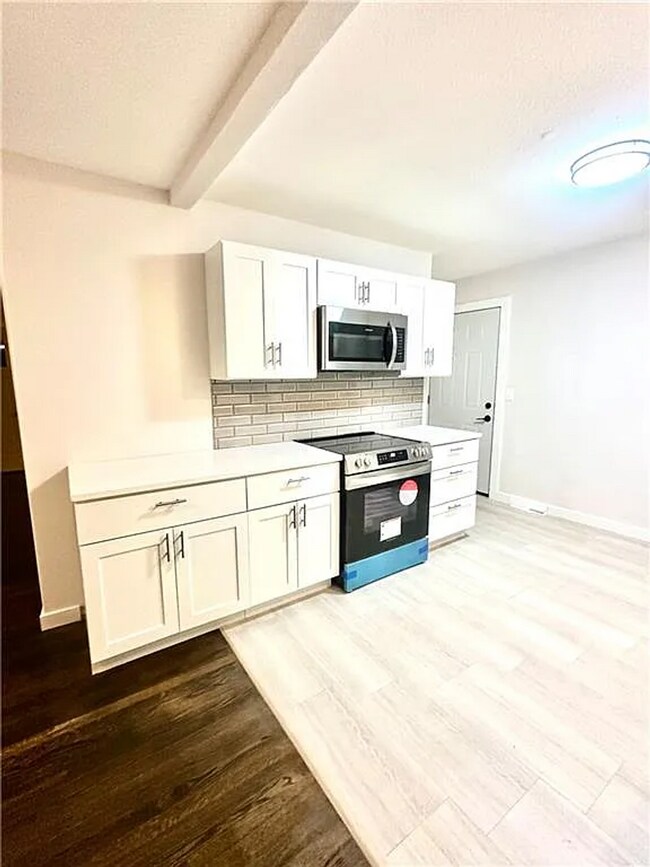 Building Photo - Welcome Home to Comfort, Space & Style!