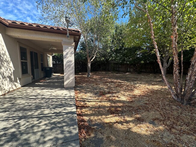 Building Photo - 4 Bedroom Single Story Home in Gated Commu...