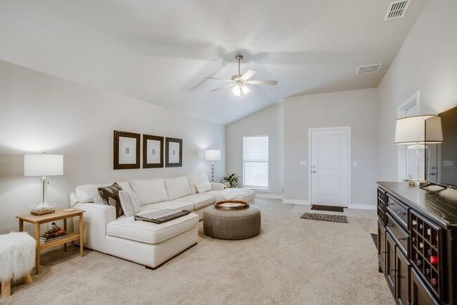 Building Photo - Available Now! 3/2/2 in Bell Farms!