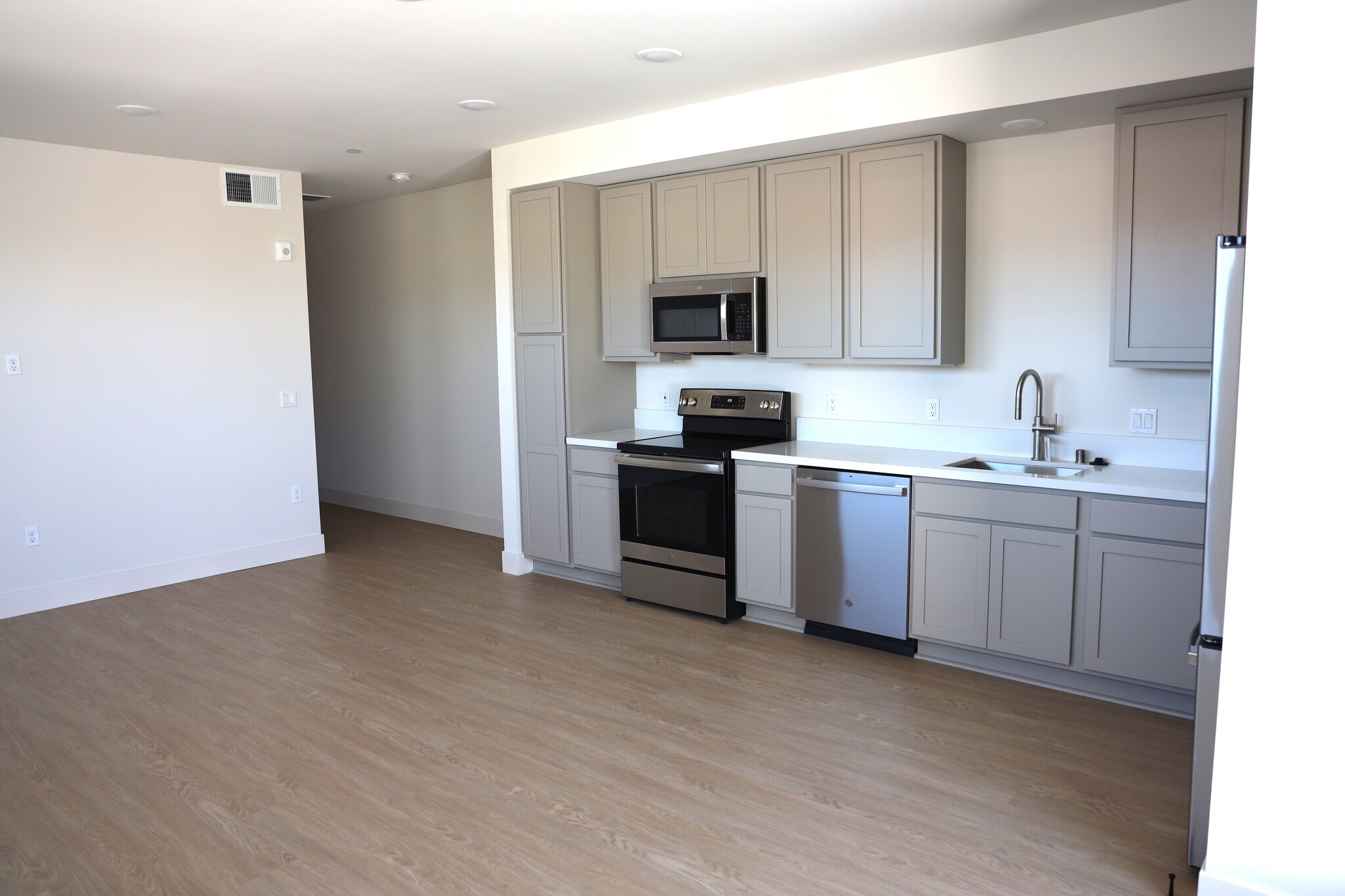 Kitchen and Great Room - 919 39th Ave