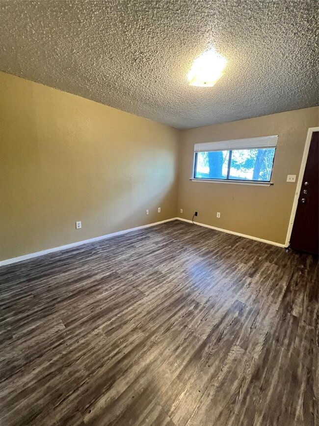 Building Photo - 1006 Milford Way
