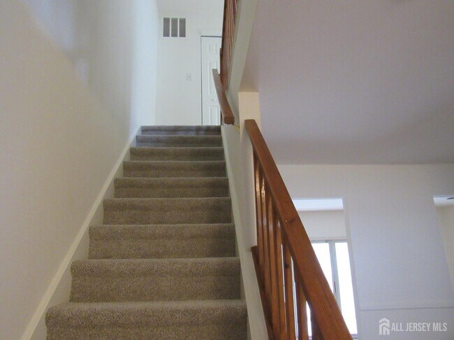 Building Photo - 32 Lafayette Ct