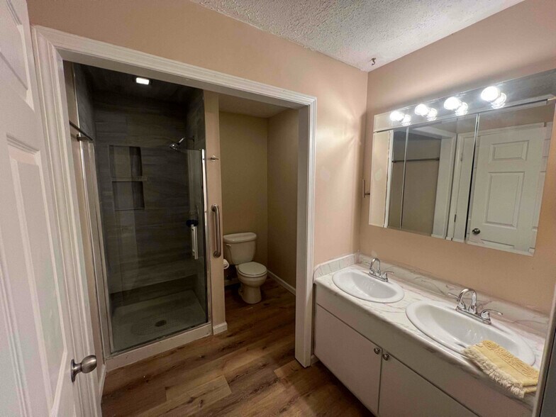 Building Photo - 3768 E Carmel Dr