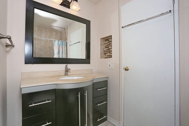 Building Photo - 300 Winston Dr