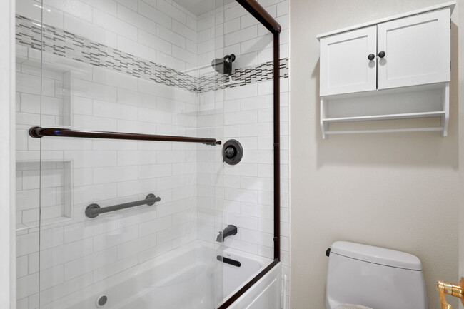 Master bedroom bathroom - 53715 Avenida Rubio