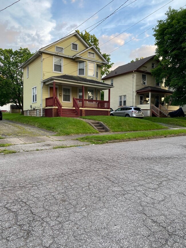 Primary Photo - 468 Lincoln St