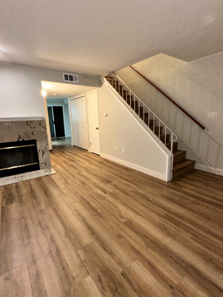 Building Photo - 2600 Brookside Dr