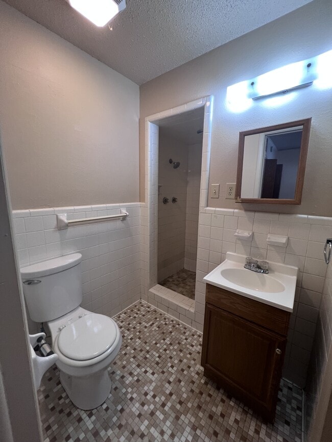 Building Photo - 735 NW 5th St