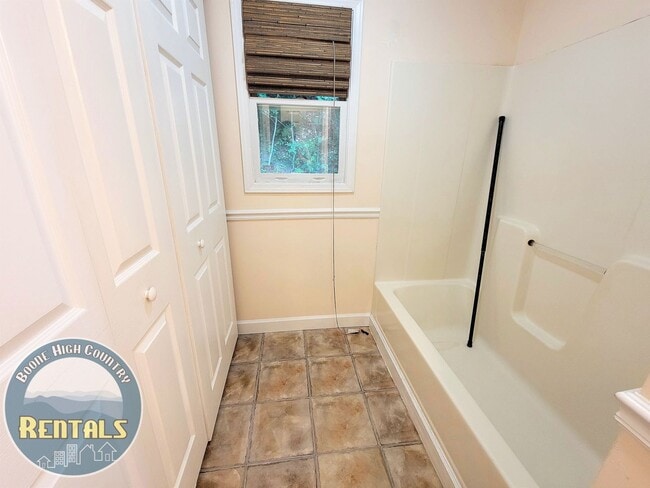 Building Photo - Gorgeous 3bd/2.5ba House With Included Downstairs Apartment