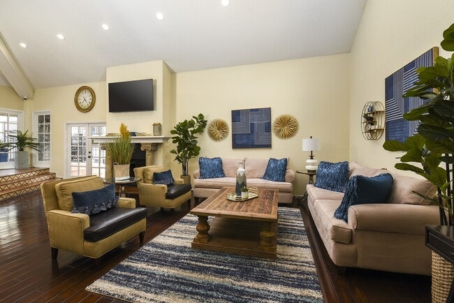 Building Photo - Deer Oaks Apartments